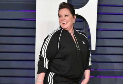 Melissa McCarthy says she was ‘flipped off and told to f*** off’ when she wore an Adidas tracksuit to Vanity Fair Oscars party - www.msn.com