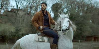 Michele Morrone Rides A Gorgeous White Horse In New 'Beautiful' Music Video - www.justjared.com