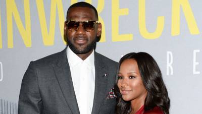 LeBron James’ Wife Savannah Gushes Over Never-Released Wedding Photo: ‘Are We Doing It Again?’ - hollywoodlife.com - New York