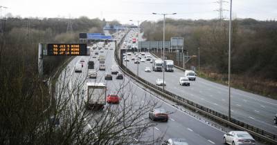 Man dies after falling from bridge over the M60 - www.manchestereveningnews.co.uk - Manchester