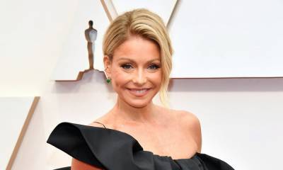 Kelly Ripa and her mum are twins in incredible side-by-side photo - hellomagazine.com