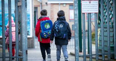 Scots parents warned 'go straight home' and don't chat at the gates on school run - www.dailyrecord.co.uk - Scotland