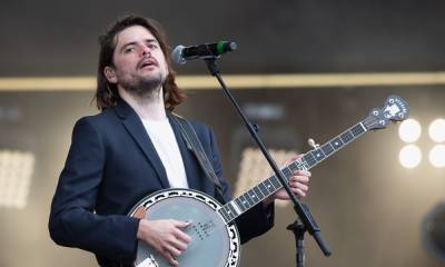 Mumford and Sons' star shocks fans as he 'steps away' from band - hellomagazine.com