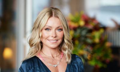 Kelly Ripa looks just like her mom in a recent side by side Instagram photo - us.hola.com