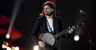 Mumford & Sons banjo player taking break from band after praising right-wing writer - www.thefader.com - Britain