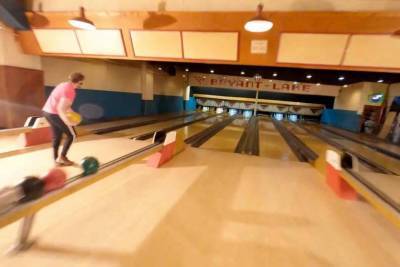 Pin-tastic: Drone captures wild tour of bowling alley in viral video - nypost.com - Minnesota - Minneapolis