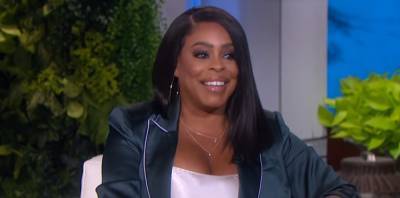 Niecy Nash Talks Falling in Love with 'Hersband' Jessica Betts, Talks Her Sexuality - Watch Now - www.justjared.com