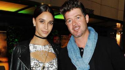 Robin Thicke - April Love Geary - Alan Thicke - Robin Thicke Shows Gift Fiancée April Love Geary Gave Him That Helps Him Remember His Dad Alan (Exclusive) - etonline.com