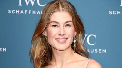 Rosamund Pike to Star as Former First Lady in Podcast From QCODE, Crooked Media (Exclusive) - www.hollywoodreporter.com