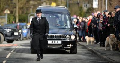 Applause rings out as people line streets for funeral of Summerseat explosion victim - www.manchestereveningnews.co.uk