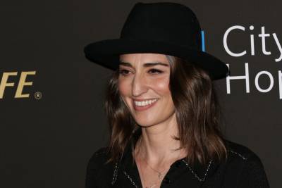 Sara Bareilles Performs Special Rendition Of ‘Brave’ For Frontline Workers, Vaccine Researchers - etcanada.com