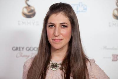 Mayim Bialik Discusses Eating Disorder For The First Time: ‘I’m Eating So I Don’t Have To Feel Anything’ - etcanada.com