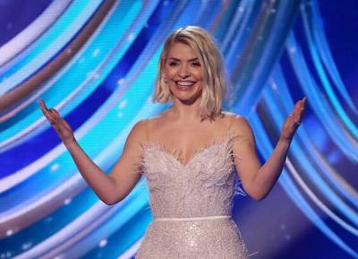 Holly Willoughby looks sensational in bridal design on divisive Dancing on Ice final - evoke.ie