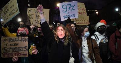 Protesters march to Downing Street after police 'manhandle' women at Sarah Everard vigil - www.dailyrecord.co.uk - Scotland