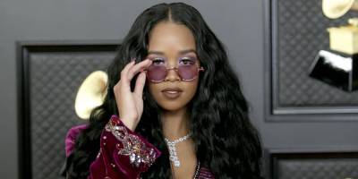 H.E.R. Wore The Coolest Velvet Suit To The Grammys 2021 - www.justjared.com - Los Angeles