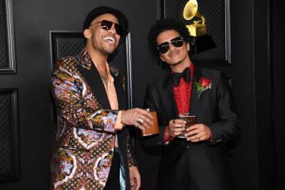Stars React After Bruno Mars & Anderson .Paak Make Debut Performance As Silk Sonic At The Grammys - etcanada.com