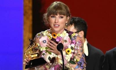 Taylor Swift Makes Grammys History with Her Third Album of the Year Win, Gives Shout-Outs to Big Celebs! - www.justjared.com - Los Angeles - Taylor