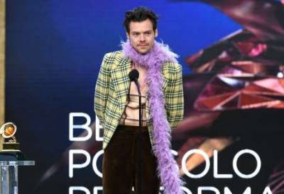 People are obsessed with Harry Styles’ performance and feather boas at the Grammys - www.msn.com