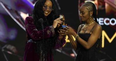 Grammy Awards: George Floyd anthem 'I Can't Breathe' by H.E.R wins song of year - www.msn.com - Britain - USA