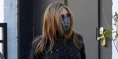 Jennifer Aniston Keeps It Cute & Casual For Afternoon Hair Appointment - www.justjared.com - Los Angeles