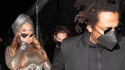Beyoncé Kisses Jay-Z In Rare PDA Pic After Her Record-Breaking Grammys Night - hollywoodlife.com