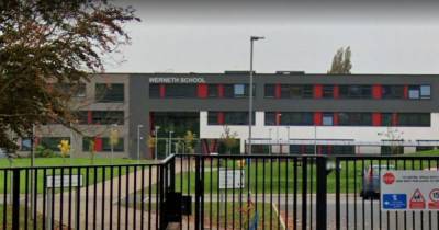 School sends 90 students home to self-isolate after positive Covid case - www.manchestereveningnews.co.uk