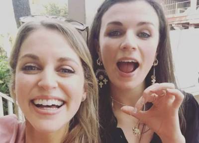 Amy Huberman posts gas throwback pic in honour of Aisling Bea’s birthday - evoke.ie