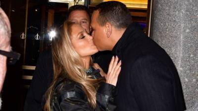 Jennifer Lopez and Alex Rodriguez Spotted Kissing in the Dominican Republic After Split Rumors - www.etonline.com - New York - Dominican Republic