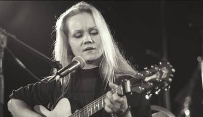 The impact of Eva Cassidy's Songbird album 20 years after its surprise Number 1 success - www.officialcharts.com - Britain - USA