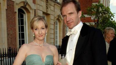 Ralph Fiennes defends 'Harry Potter' author J.K. Rowling amid 'disturbing' accusations of transphobia - www.foxnews.com