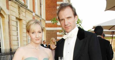 Harry Potter’s Ralph Fiennes ‘Can’t Understand’ Why J.K. Rowling Got Backlash Over Anti-Trans Tweets: It’s ‘Disturbing’ - www.usmagazine.com