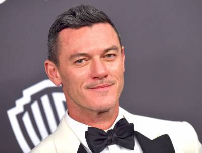 Luke Evans Shows Off His Ripped Abs After Eight-Month Body Transformation - etcanada.com