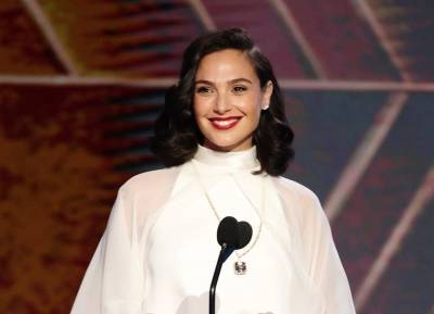 She’s pregnant! Gal Gadot expertly hid her baby bump at Golden Globes - evoke.ie