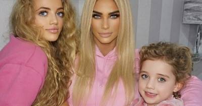 Katie Price accused of editing snap with daughters Princess, 13, and Bunny, six, in full make up - www.ok.co.uk