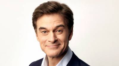 Dr. Mehmet Oz saves a person's life at airport, performs CPR - www.foxnews.com - New York - county Liberty