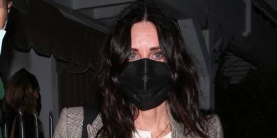 Courteney Cox Meets Up With Molly Sims & Jennifer Meyer For Dinner in LA - www.justjared.com - Los Angeles