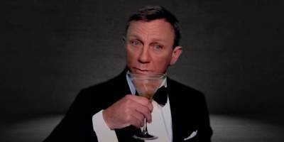 Daniel Craig Suits Back Up as James Bond For Red Nose Day! - www.justjared.com