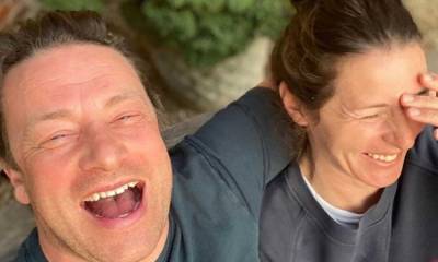 Jamie Oliver shares beautiful loved-up photo with wife Jools - fans react - hellomagazine.com