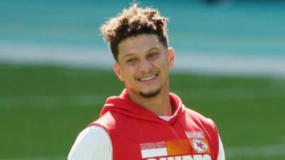 Patrick Mahomes Celebrates 1 Month With Daughter Sterling In Sweet New Pic - www.etonline.com - Kansas City - county Sterling