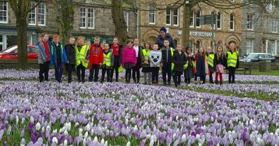 Kirkcudbright Primary pupils enjoy walk to search for the first signs of spring - www.dailyrecord.co.uk