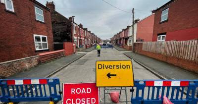 Homes evacuated after 'sewer issue' on road next to scene of sinkhole collapse - www.manchestereveningnews.co.uk - Manchester