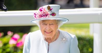 From nude nails to colour coordinated outfits, these are the hidden meanings behind the Queen’s style - www.ok.co.uk