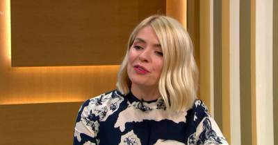 Holly Willoughby baffles viewers as she admits she needs a 'wee' live on This Morning - www.dailyrecord.co.uk