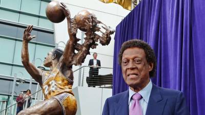 Lakers Hall-Of Famer Elgin Baylor Dies at 86; Among Greatest Players Ever - deadline.com