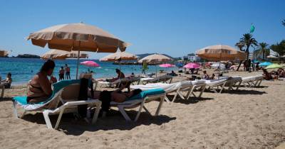 Holidays abroad to be illegal from Monday with £5,000 fine in new coronavirus laws - www.manchestereveningnews.co.uk - Britain - Manchester