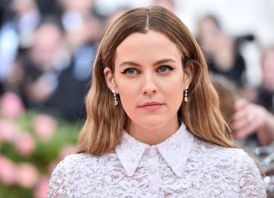 Actress Riley Keough is now a death doula, but what does that mean? - evoke.ie