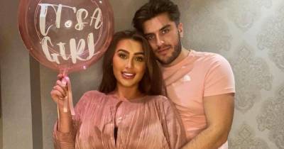 Pregnant Lauren Goodger wants a water birth as she loves a bath: ‘I feel like that will really relax my back, my muscles, my noon’ - www.ok.co.uk