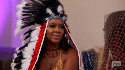 'RHOA's Kenya Moore Apologizes For Wearing Native American Headdress and Costume - www.etonline.com - USA - Atlanta - Kenya