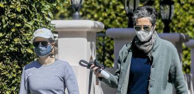Jodie Foster & Wife Alexandra Hedison Go For a Walk with Their Dog - www.justjared.com - Los Angeles