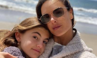 Alessanda Ambrosio shares incredibly sweet beach photos with her lookalike daughter - hellomagazine.com - Los Angeles - Malibu